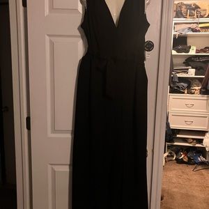 Women's black sleeveless v-neck jumpsuit